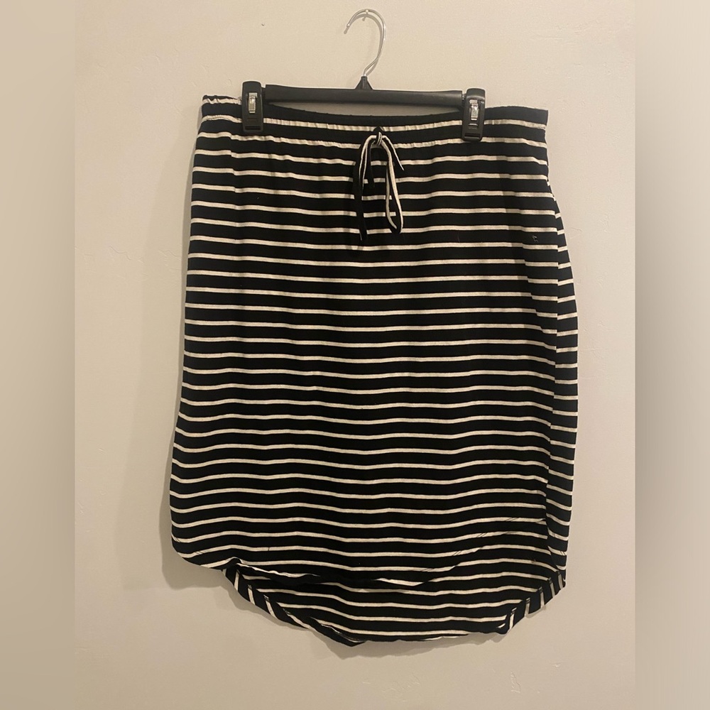 Women’s striped black and white casual skirt